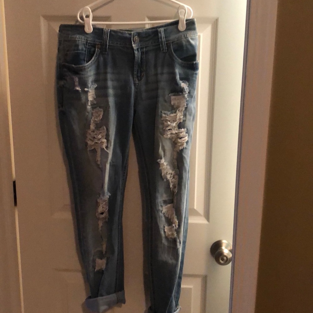 Cropped medium washed ripped jeans